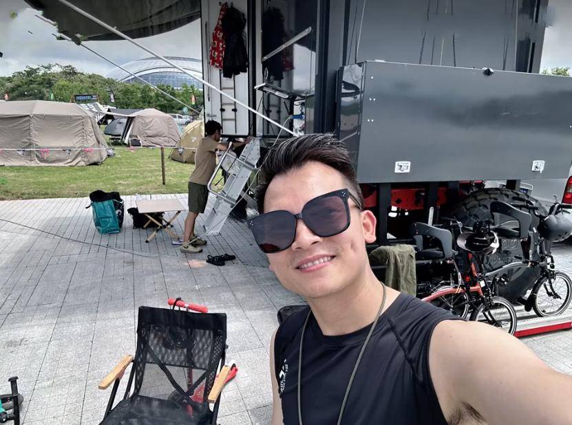 千岛湖露营；网友：像卡车一样带劲冰球突破撒贝宁一家四口开豪华房车(图2)