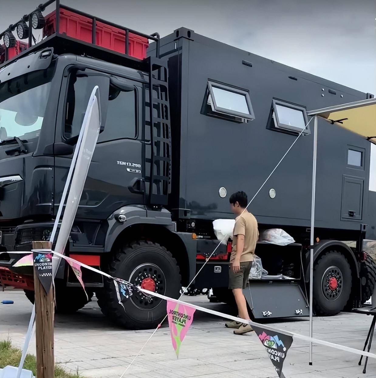 千岛湖露营；网友：像卡车一样带劲冰球突破撒贝宁一家四口开豪华房车(图7)