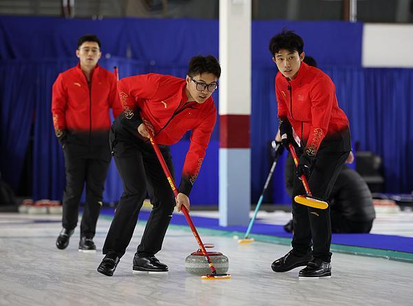 中国男子冰壶队绝境逢生搭上米兰冬奥末班车冰球突破正规网站逼得
