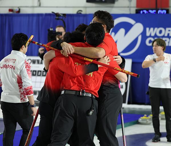 中国男子冰壶队绝境逢生搭上米兰冬奥末班车冰球突破正规网站逼得苦主日本队提前认负(图3)